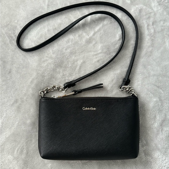 Calvin Klein Handbags - Calvin Klein Elegant Black Crossbody Bag